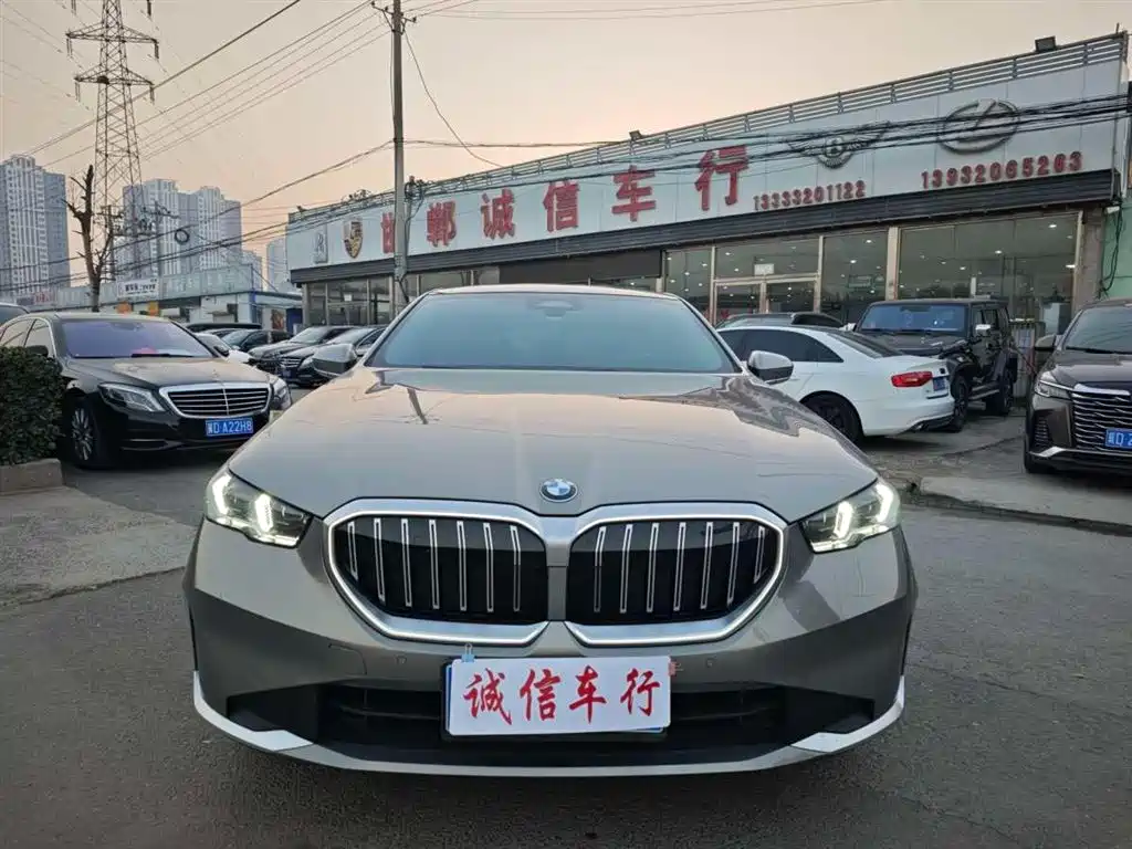 BMW 5 Series 2024 525Li Luxury Package фото 2