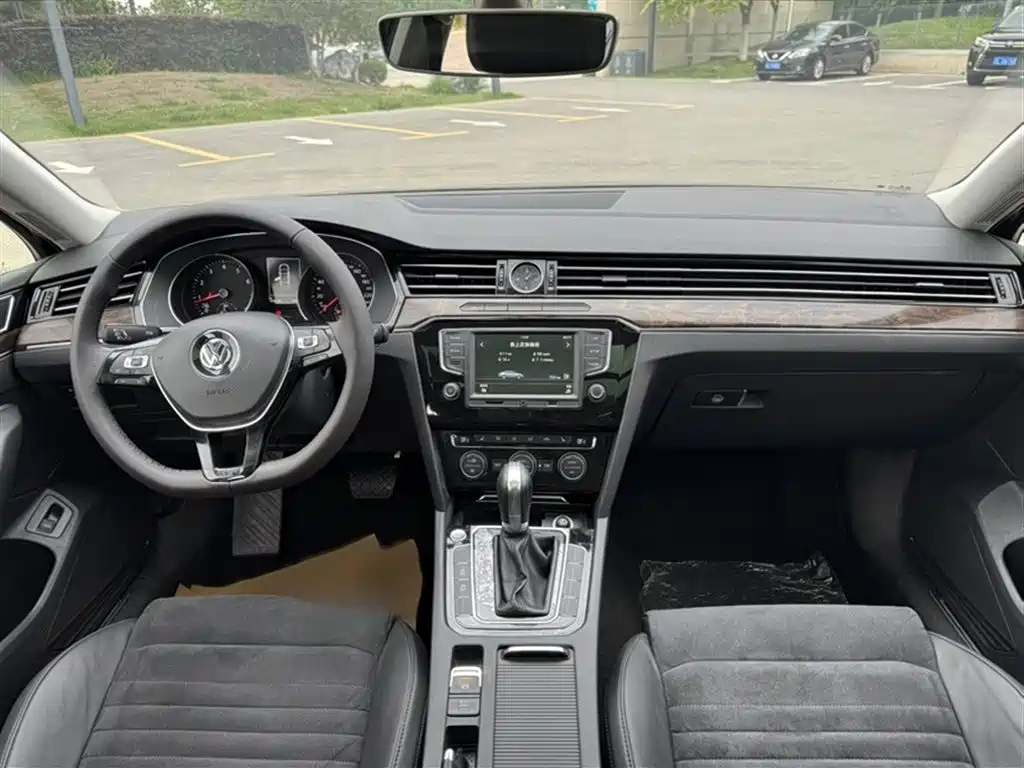 Volkswagen Magotan 2017 330TSI DSG Luxury фото 7
