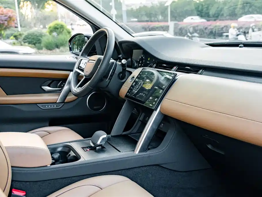 Land Rover Discovery Sport 2024 Luxury Custom Edition фото 17