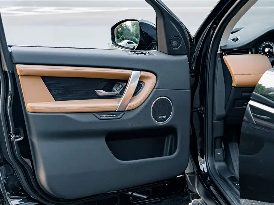 Land Rover Discovery Sport 2024 Luxury Custom Edition фото 15