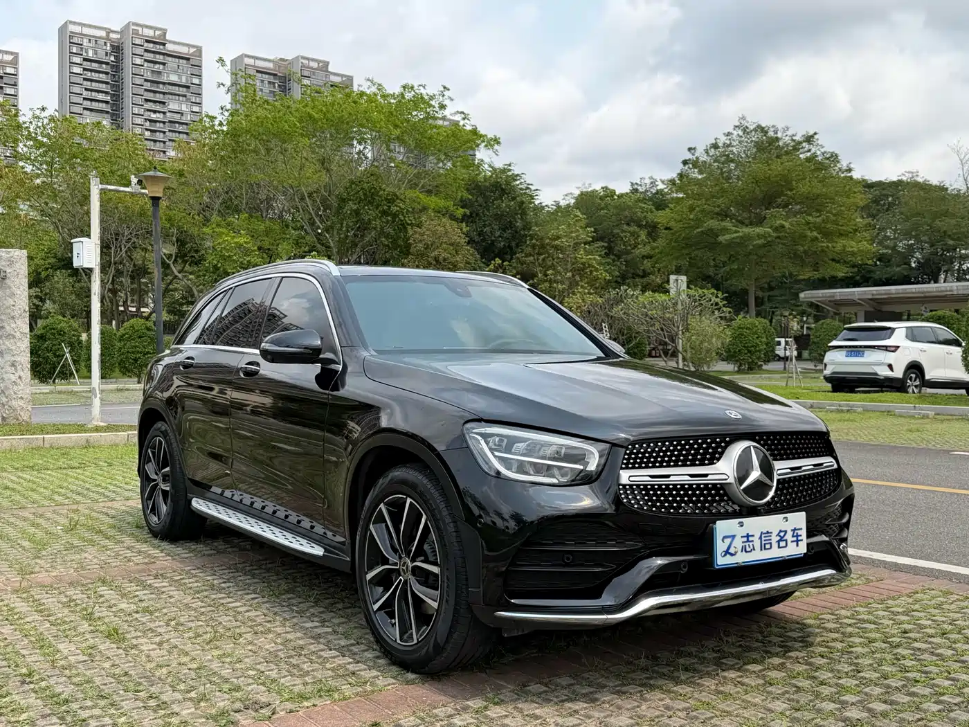 Mercedes-Benz GLC 2022 Model GLC 260 L 4MATIC Luxury Edition фото 3