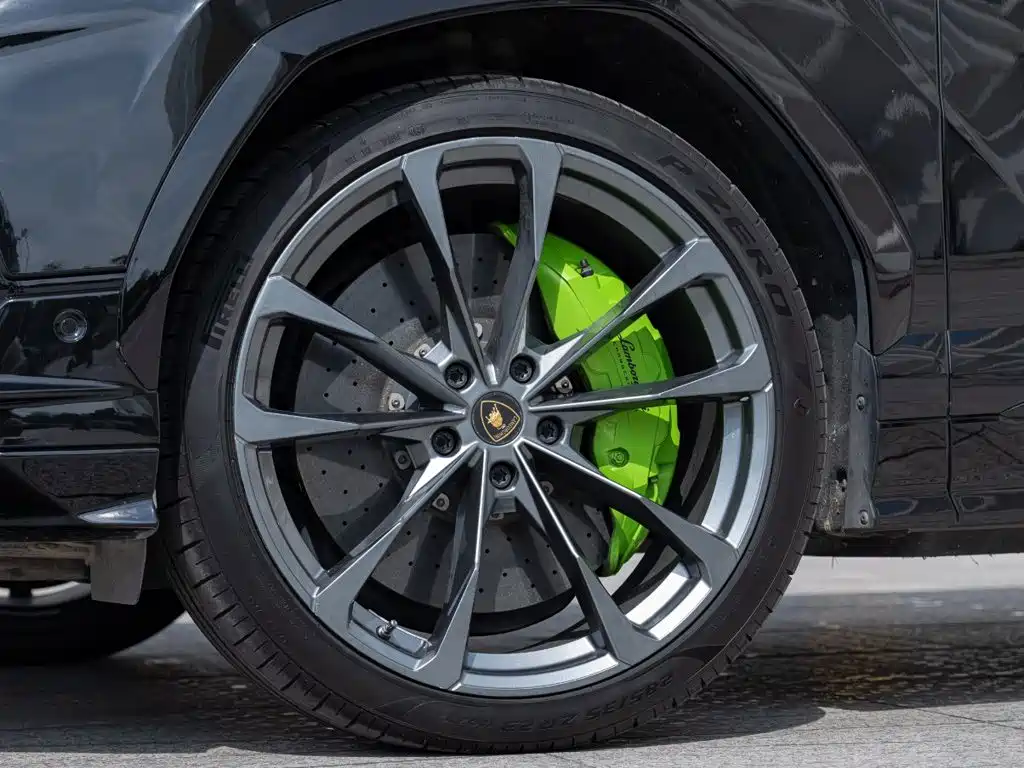 Фото 8 - Lamborghini Urus