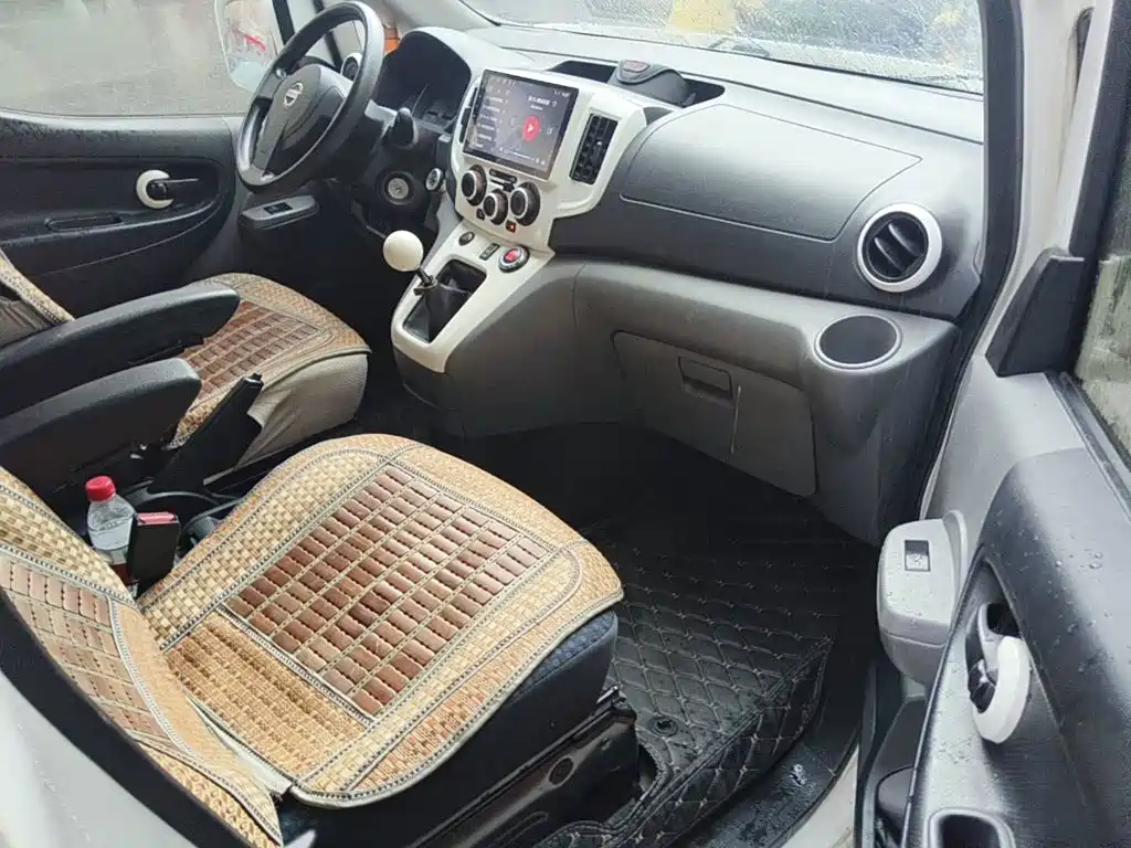 Nissan NV200 2012 2011 1.6L 232-seat Premium Elegance Model