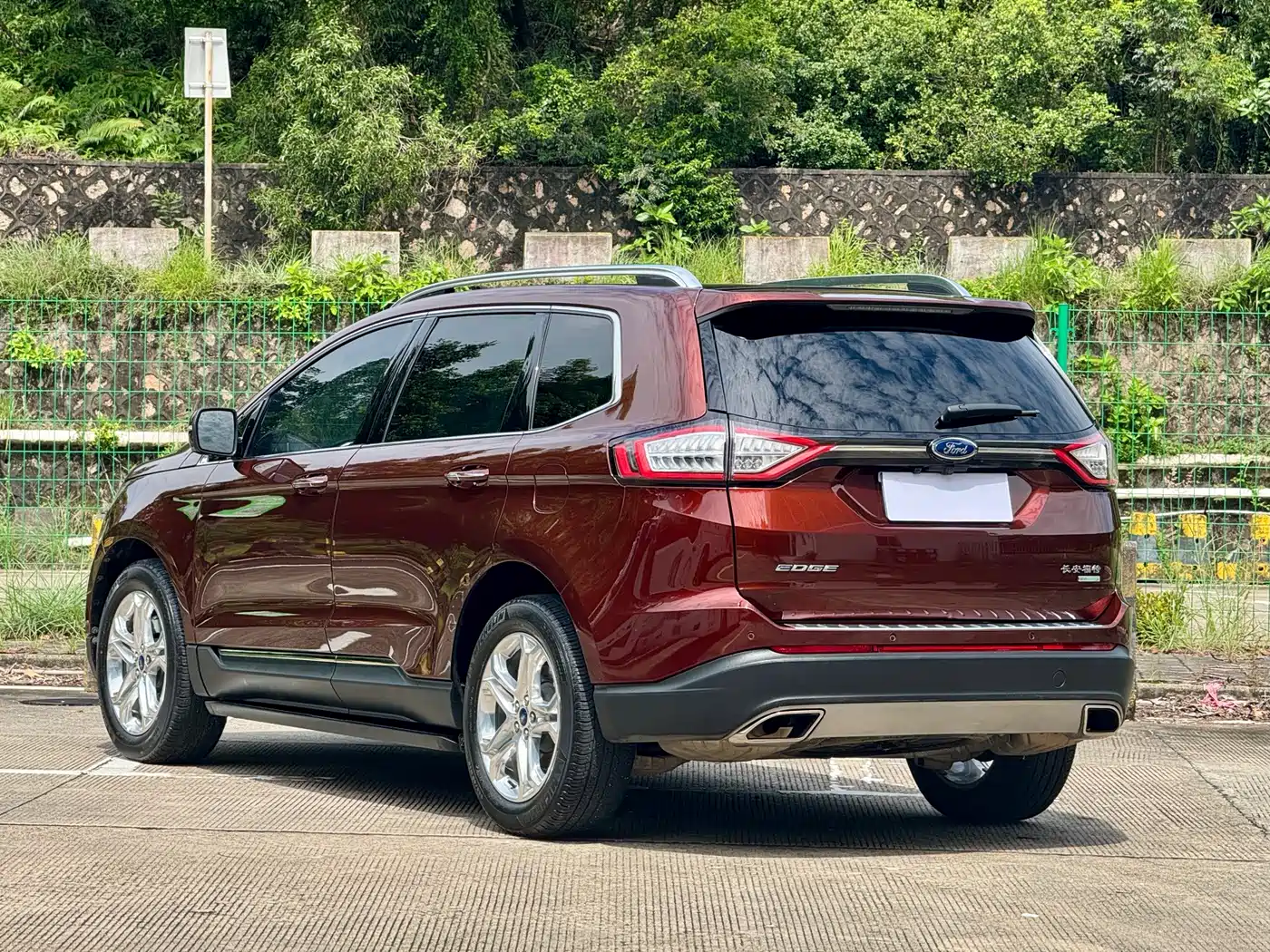 Фото 19 - Ford Edge
