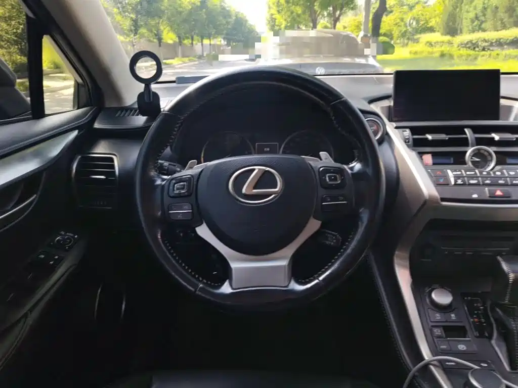 Lexus NX 2015 200t AWD F Sport фото 3