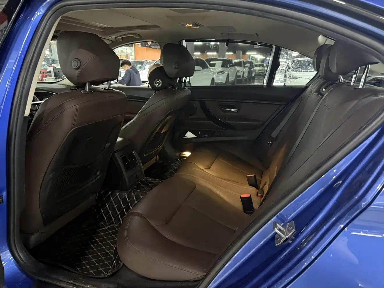 Photo 8 - BMW 3 Series