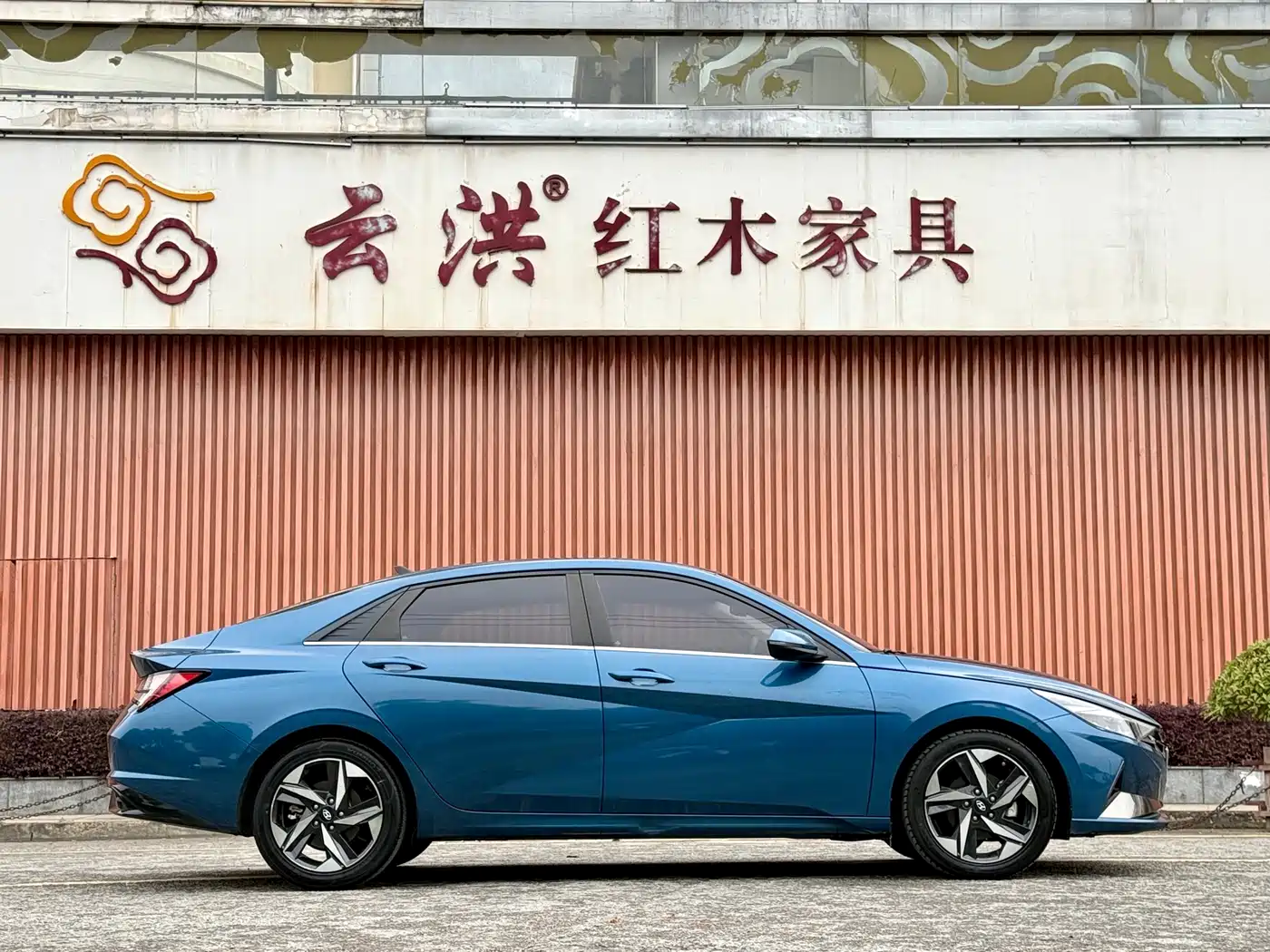 Hyundai Elantra 2021 1.5L CVT LUX Premium Edition фото 6