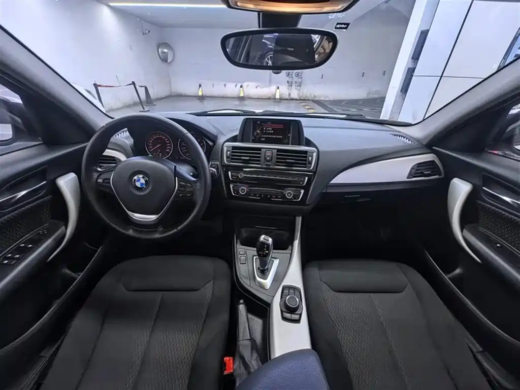 BMW 1 Series (Import) 2015 120i Leading фото 5