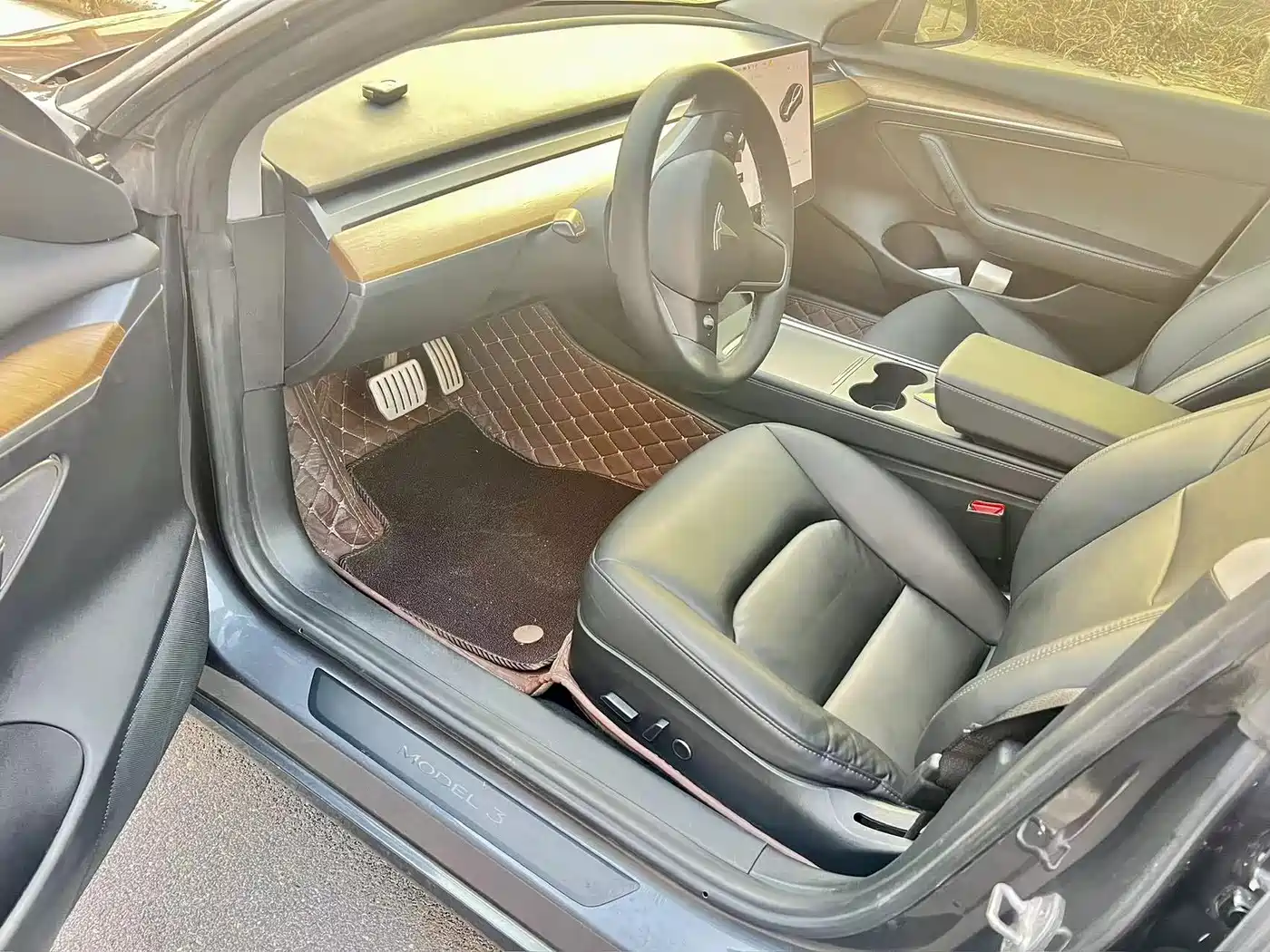 Photo 9 - Tesla Model 3