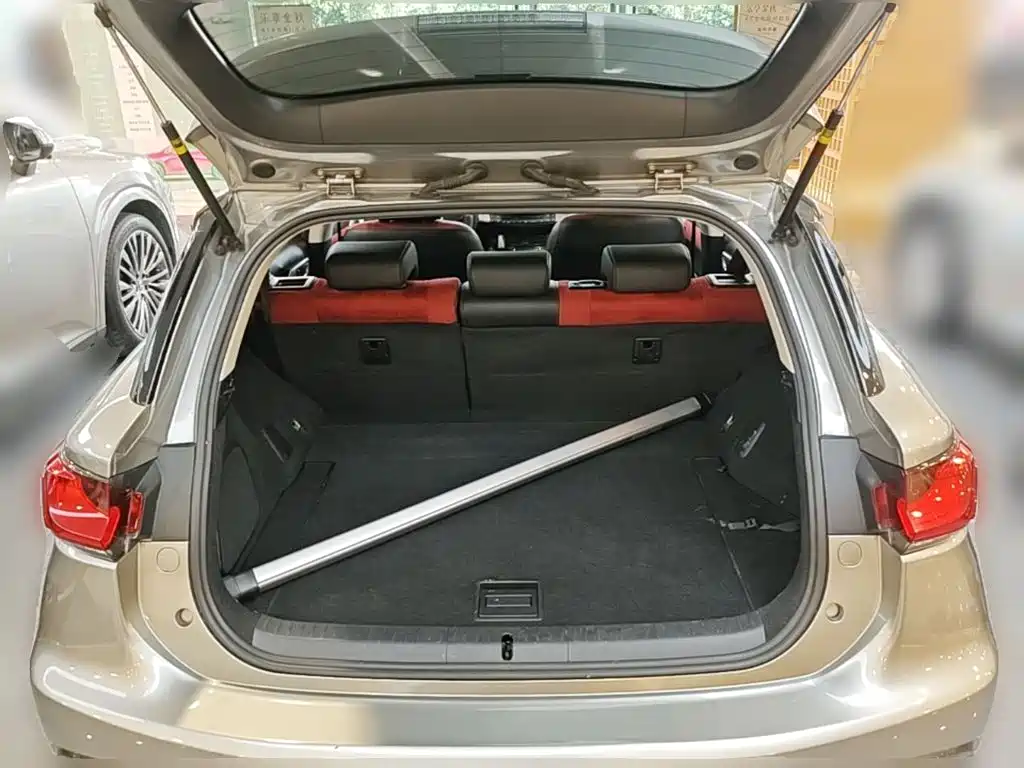 Фото 24 - Lexus CT