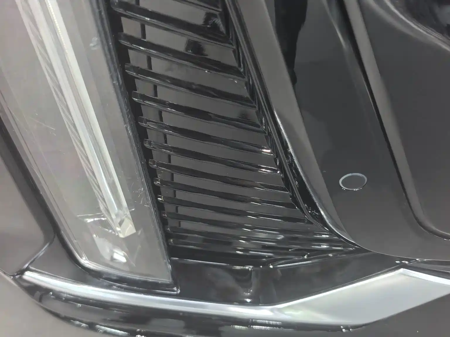 Photo 4 - Cadillac XT6