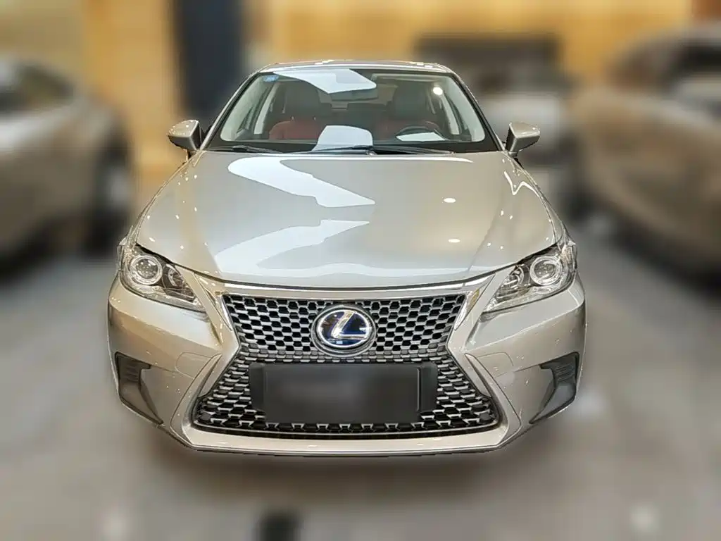 Фото 5 - Lexus CT