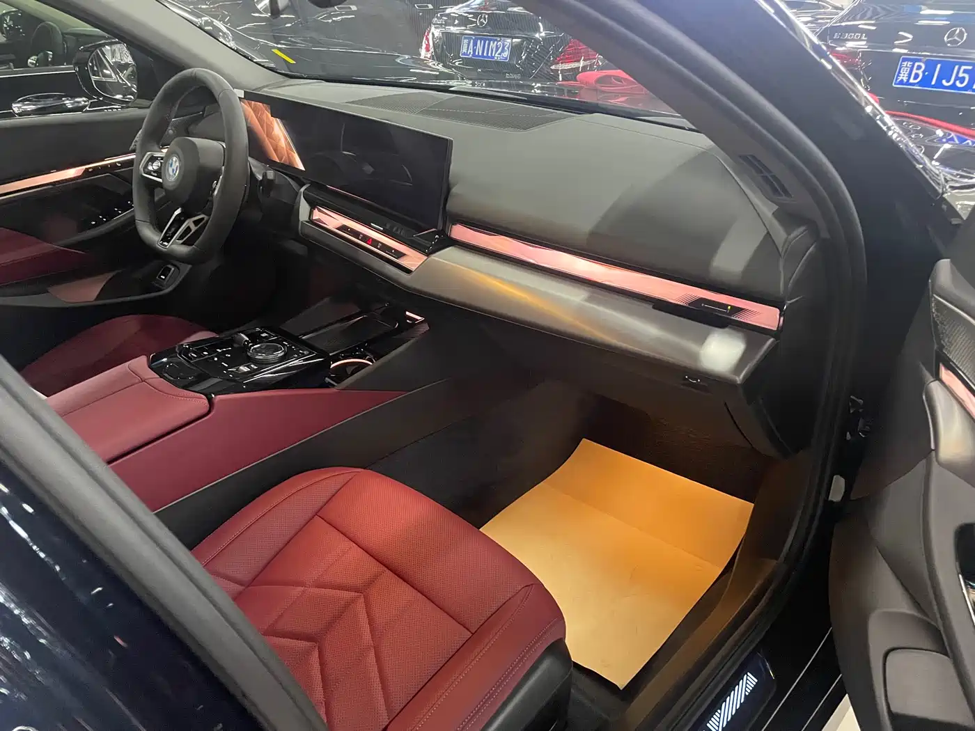 BMW 5 Series 2025 530Li Leading M Sport Package фото 21