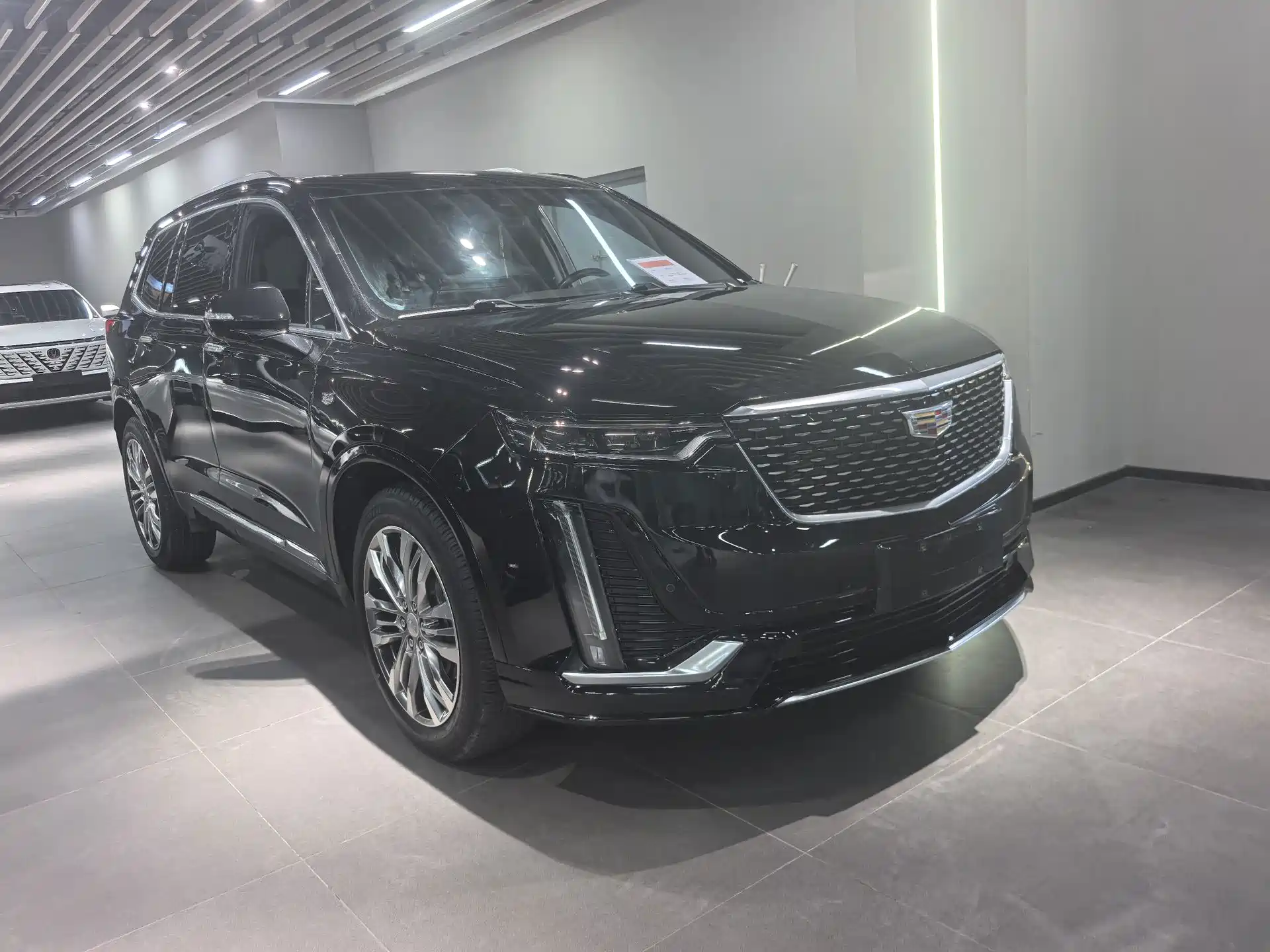 Photo 3 - Cadillac XT6