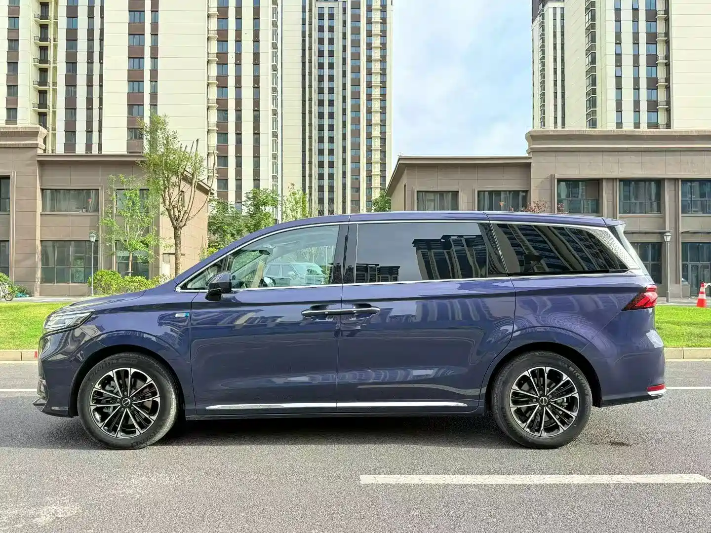 Фото 3 - Roewe iMAX8