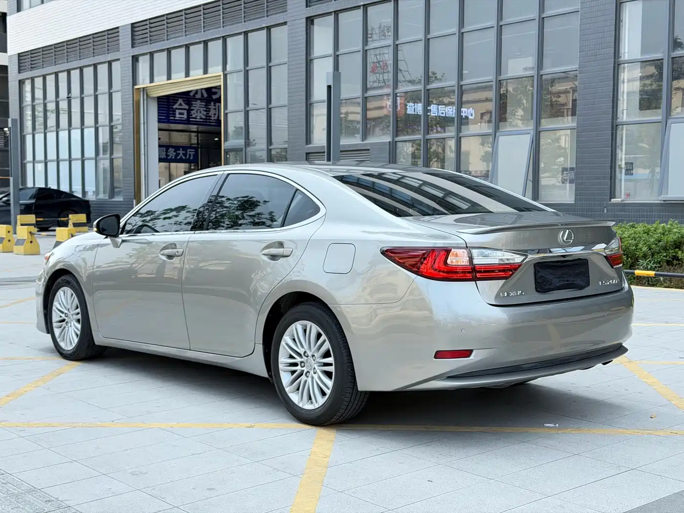 Lexus ES 2015 200 Elite Edition фото 4