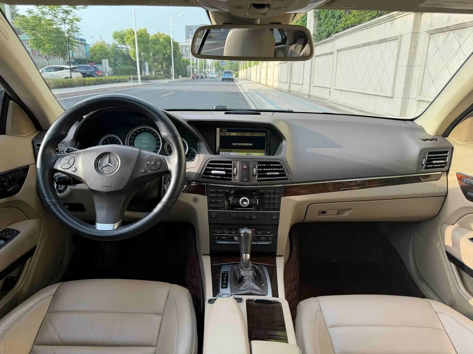 Фото 9 - Mercedes-Benz E-Class (Import)
