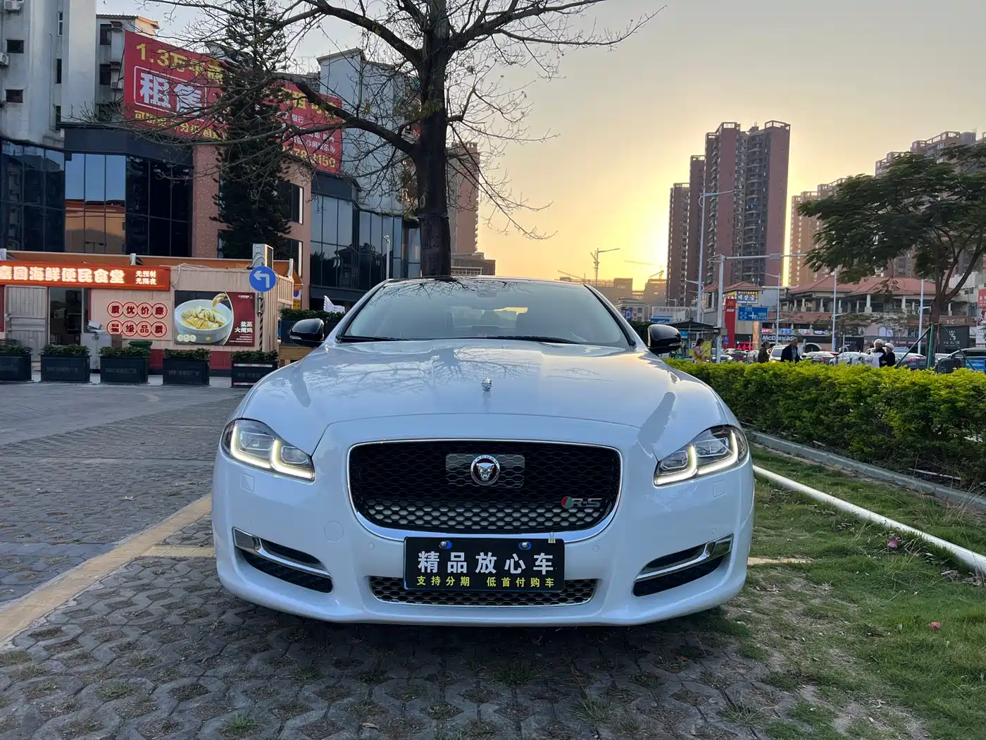 Jaguar XJ 2018 XJL 3.0 SC 2WD Elegant Business Edition фото 2
