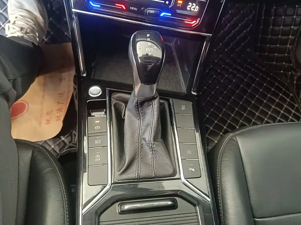 Фото 14 - Volkswagen Passat