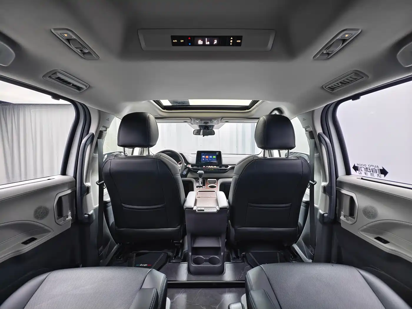 Toyota Sienna 2023 2.5L Hybrid Comfort Edition фото 23