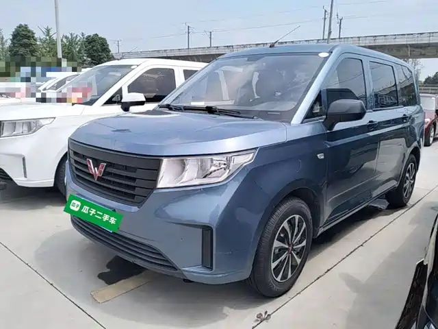Wuling Hongguang Plus 1.5L, Механика, Стандарт, 7 мест