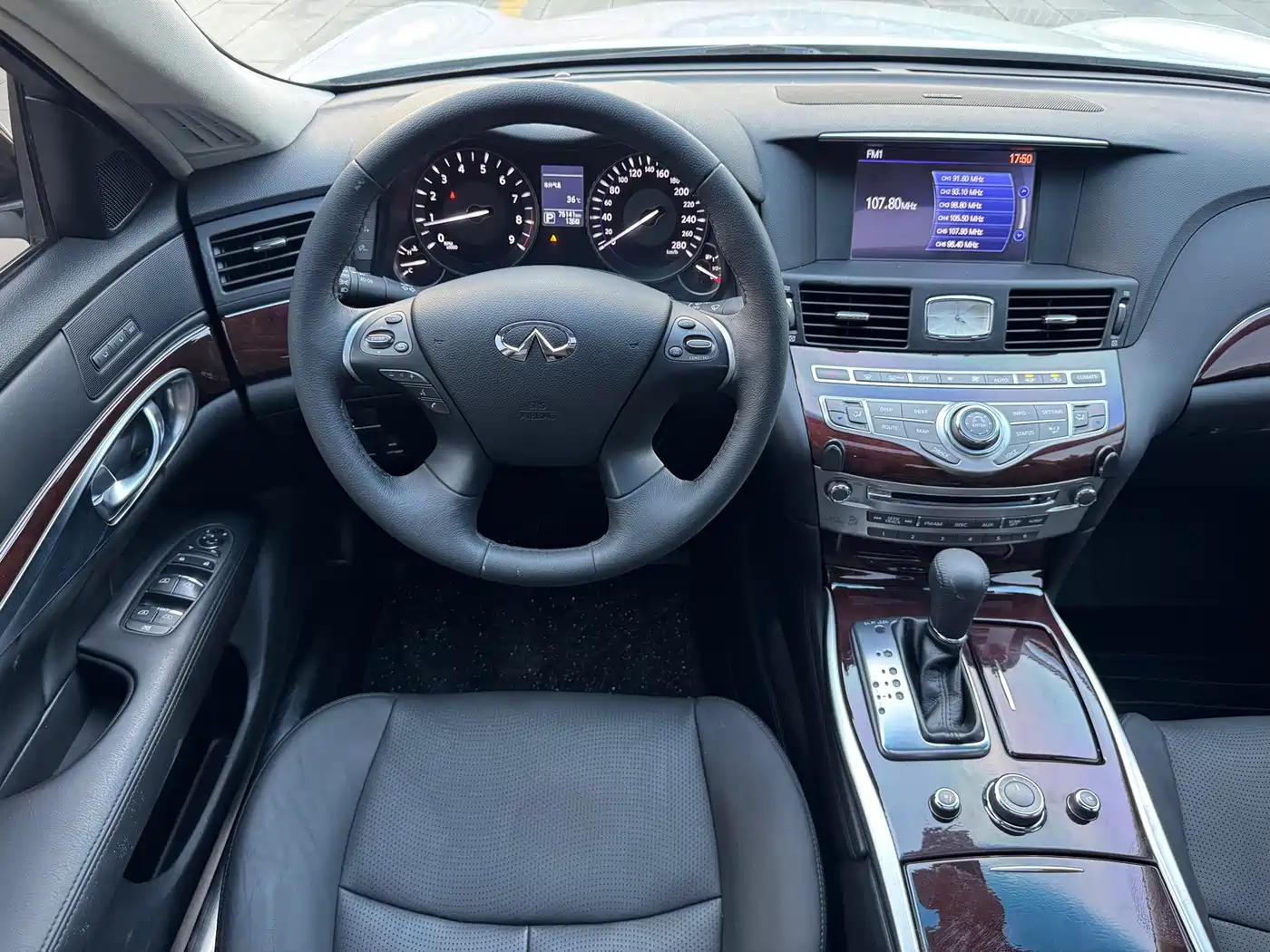 Фото 25 - Infiniti Q70