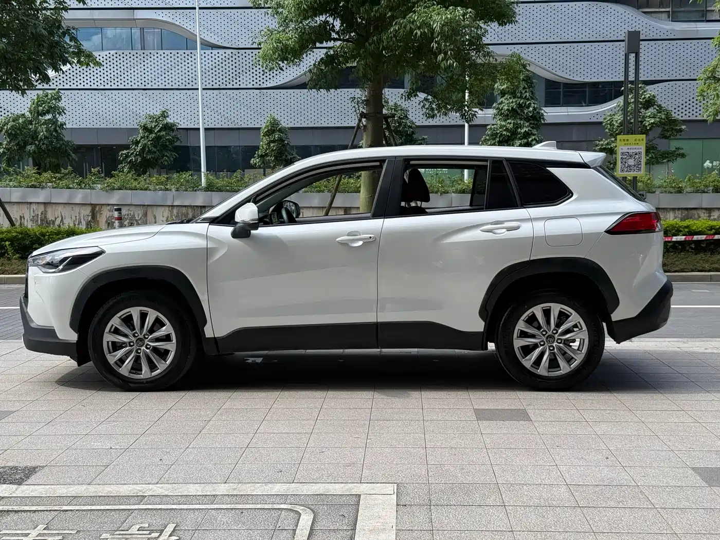 Toyota Corolla Cross 2023 2.0L Pioneer Edition фото 7