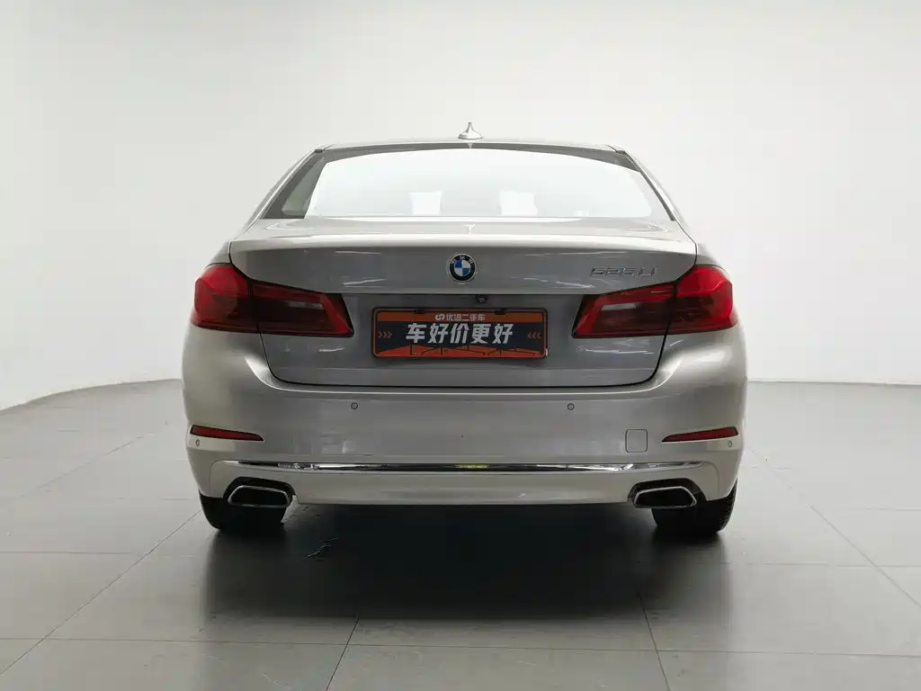 Photo 4 - BMW 5 Series