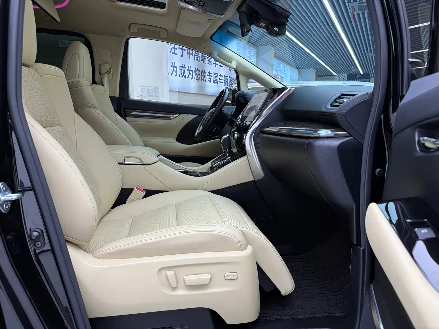 Toyota Alphard 2021 Hybrid 2.5L Premium фото 10