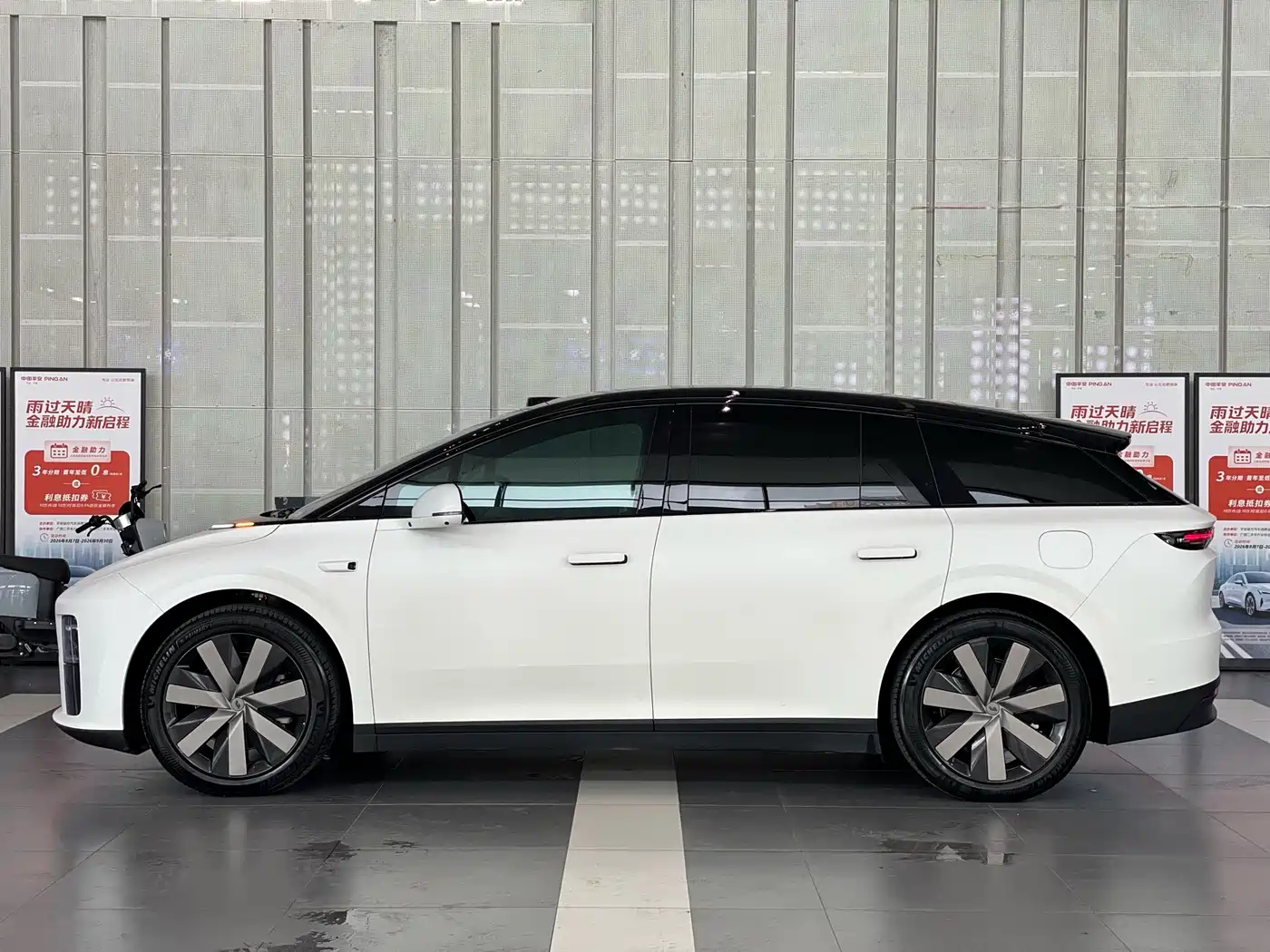 Li Auto i6 2026 2025 4WD Base Model