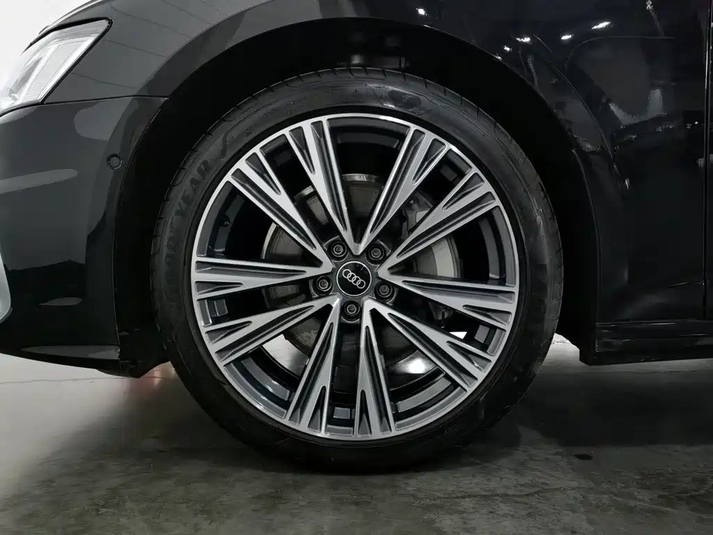 Фото 17 - Audi A6L