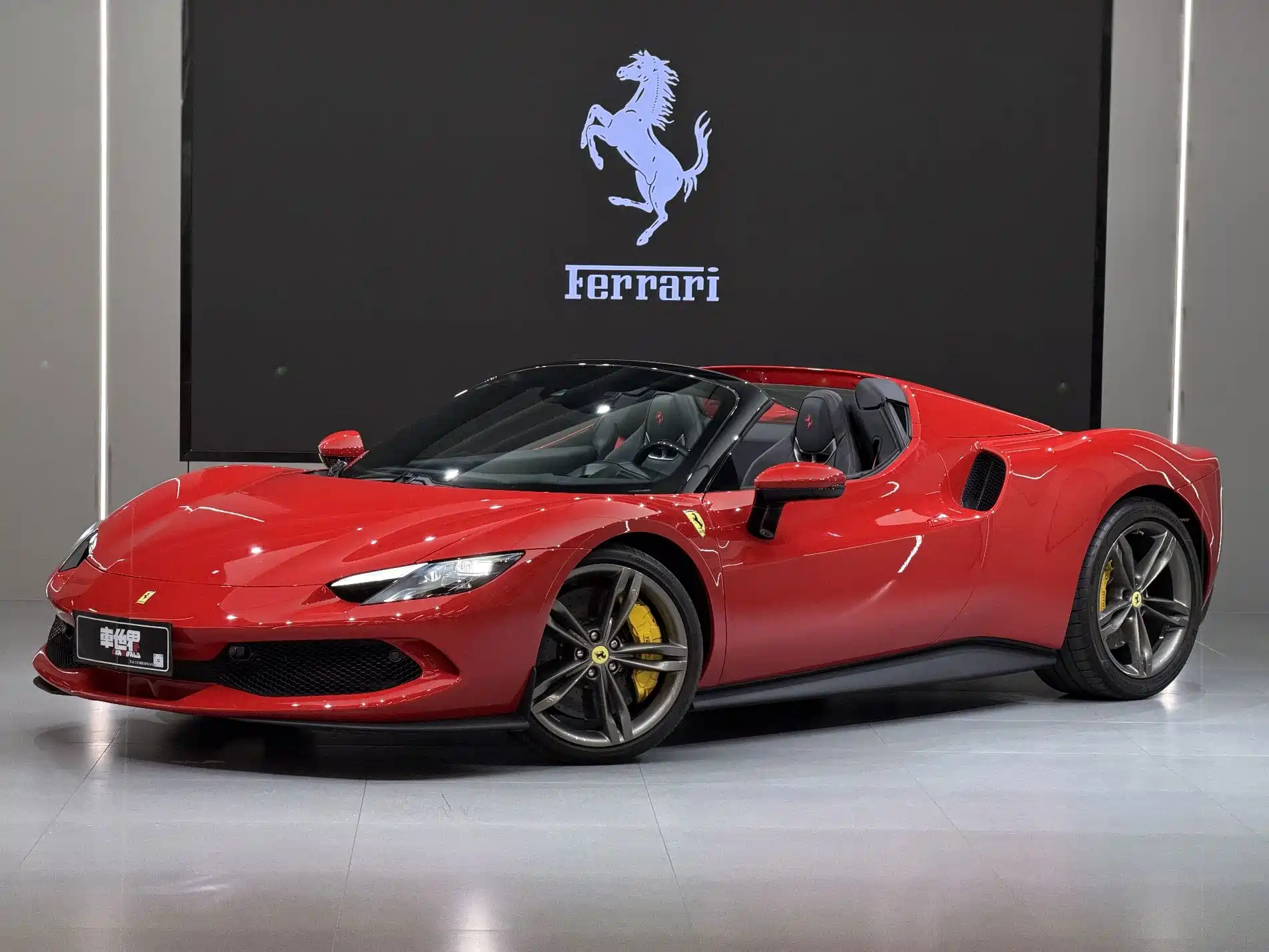 Фото 1 - Ferrari 296