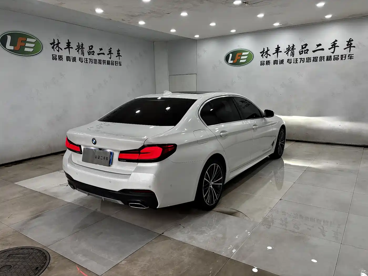 BMW 5 Series 2023 530Li Leading M Sport Package фото 5