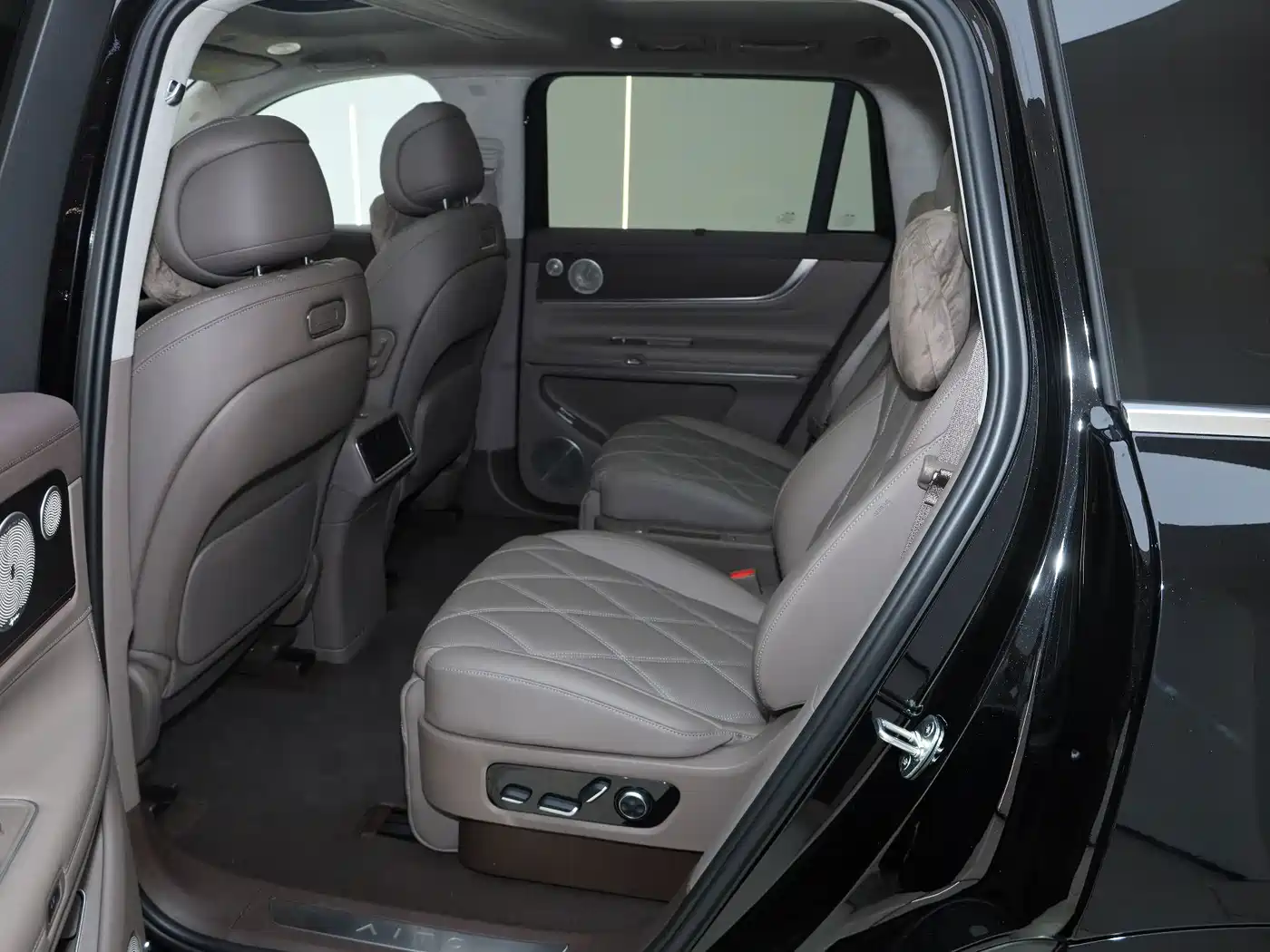 AITO Wenjie AITO M9 2026 2025 Extended Range Ultra 52kWh 6-Seater