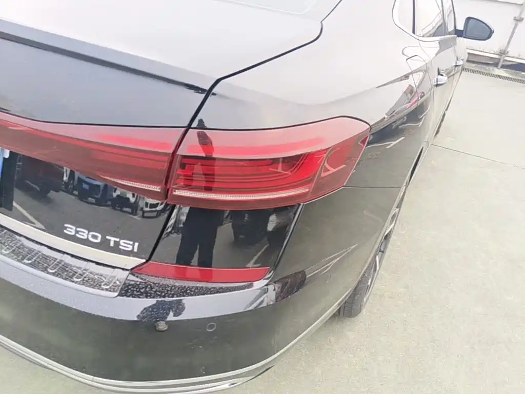 Photo 8 - Volkswagen Passat