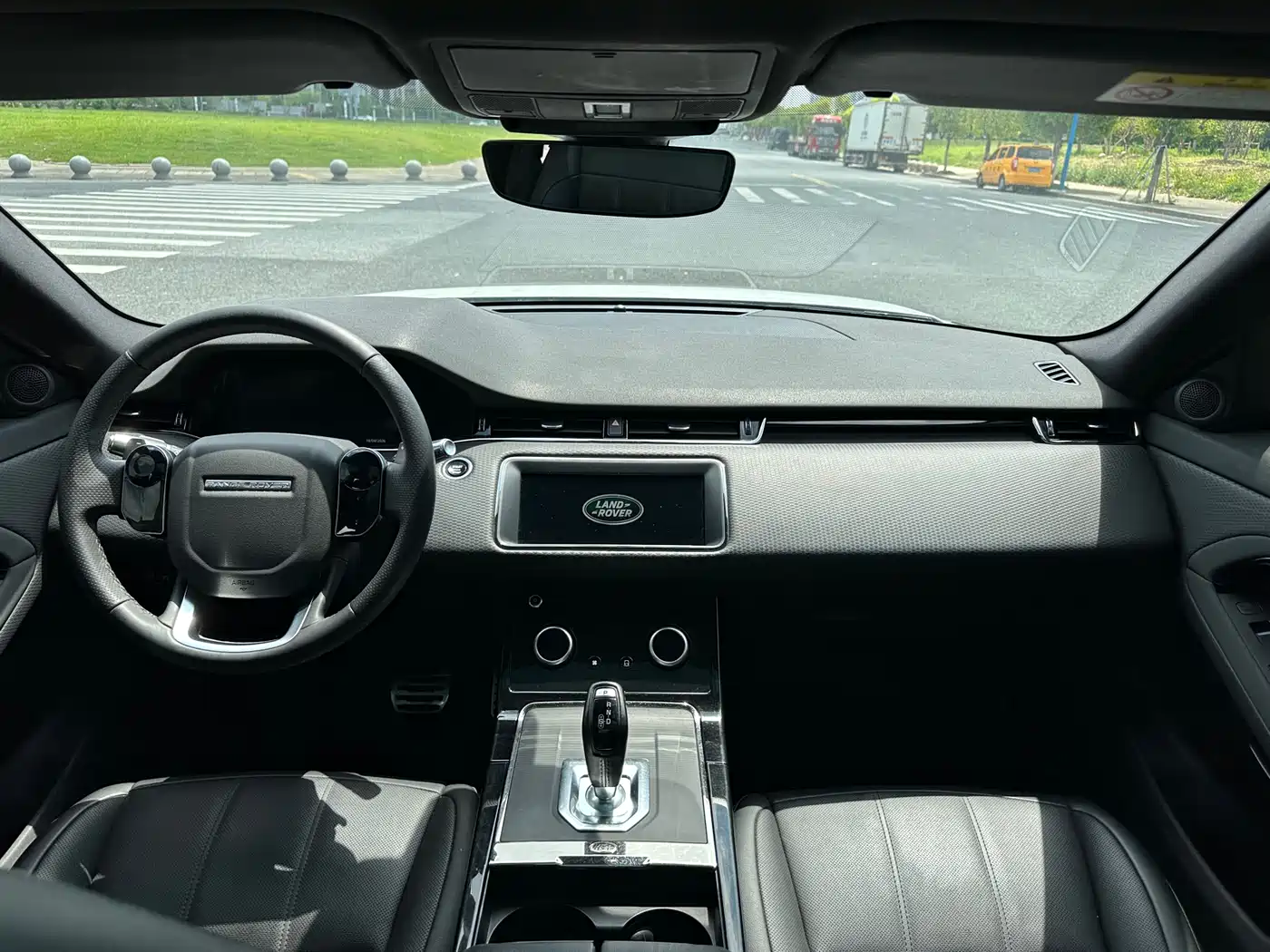 Land Rover Range Rover Evoque 2020 Model 249PS R-DYNAMIC S Gloss Black Sport Edition фото 13