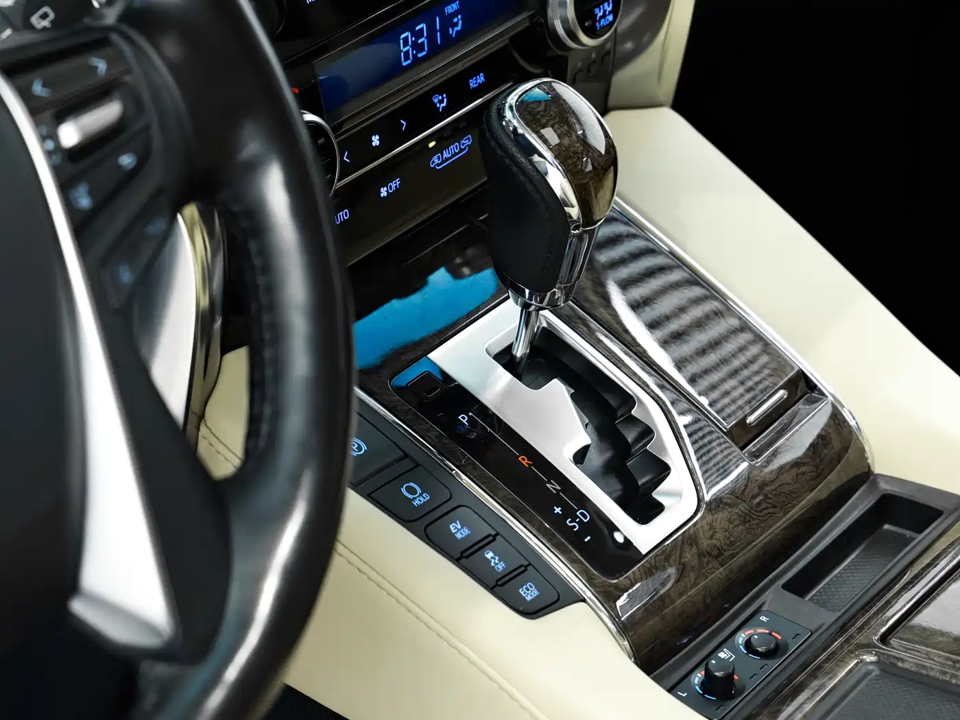 Toyota Alphard 2021 Hybrid 2.5L Premium фото 11