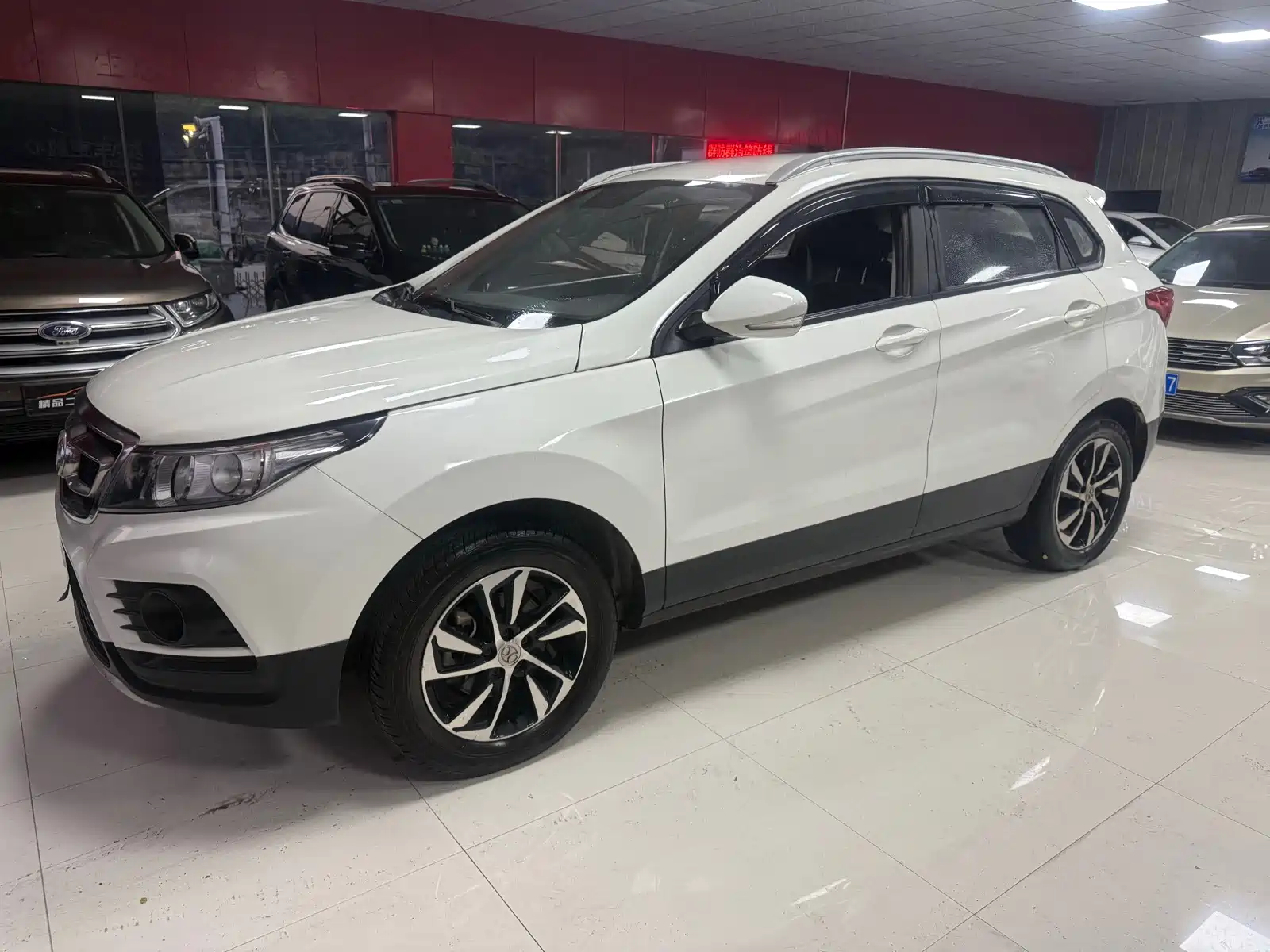 Фото 1 - BAIC Senova X55