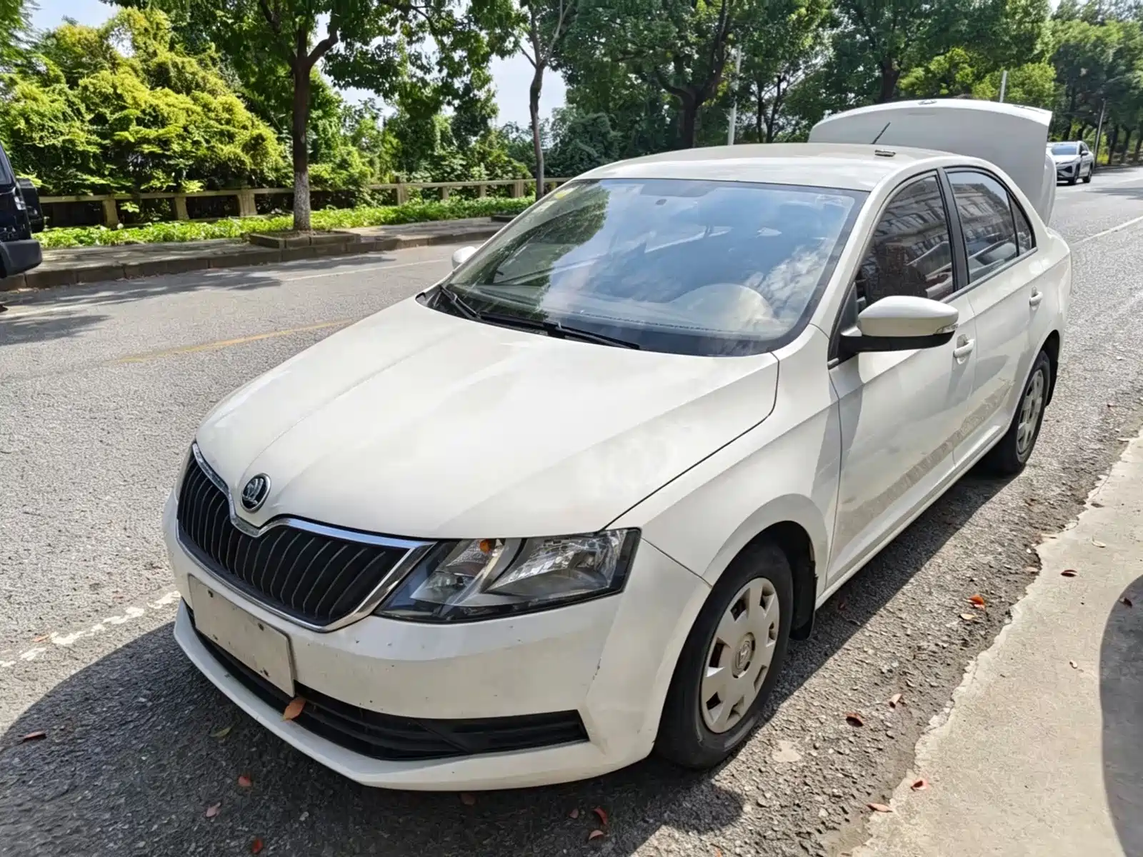 Photo 1 - Škoda Rapid