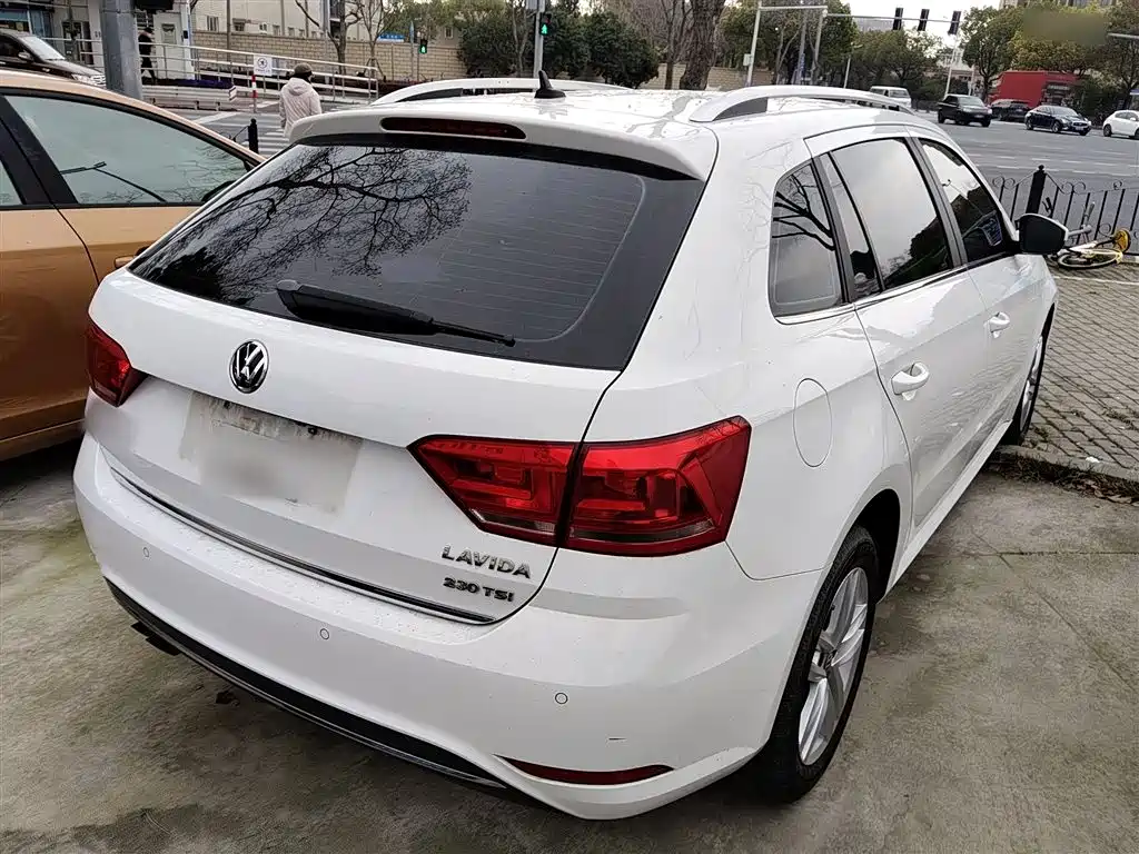 Volkswagen Lavida Tour 2017 230TSI DSG Comfort Edition фото 7