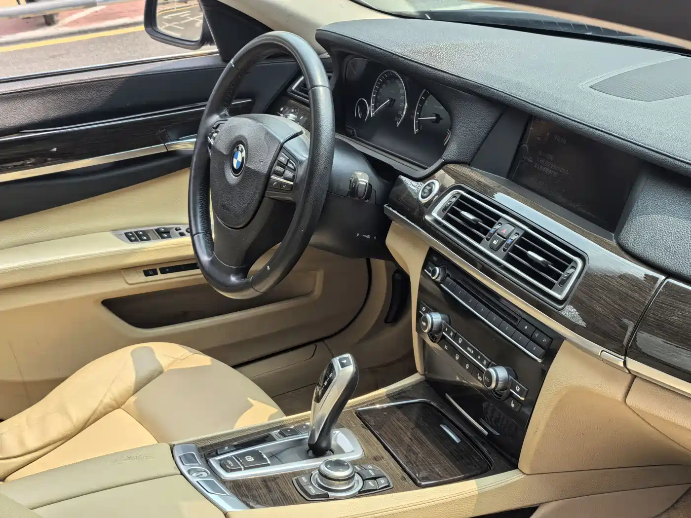 BMW 7 Series 2009 740Li Luxury фото 4
