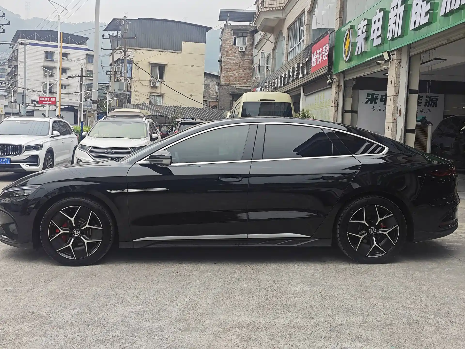 Фото 2 - BYD Han