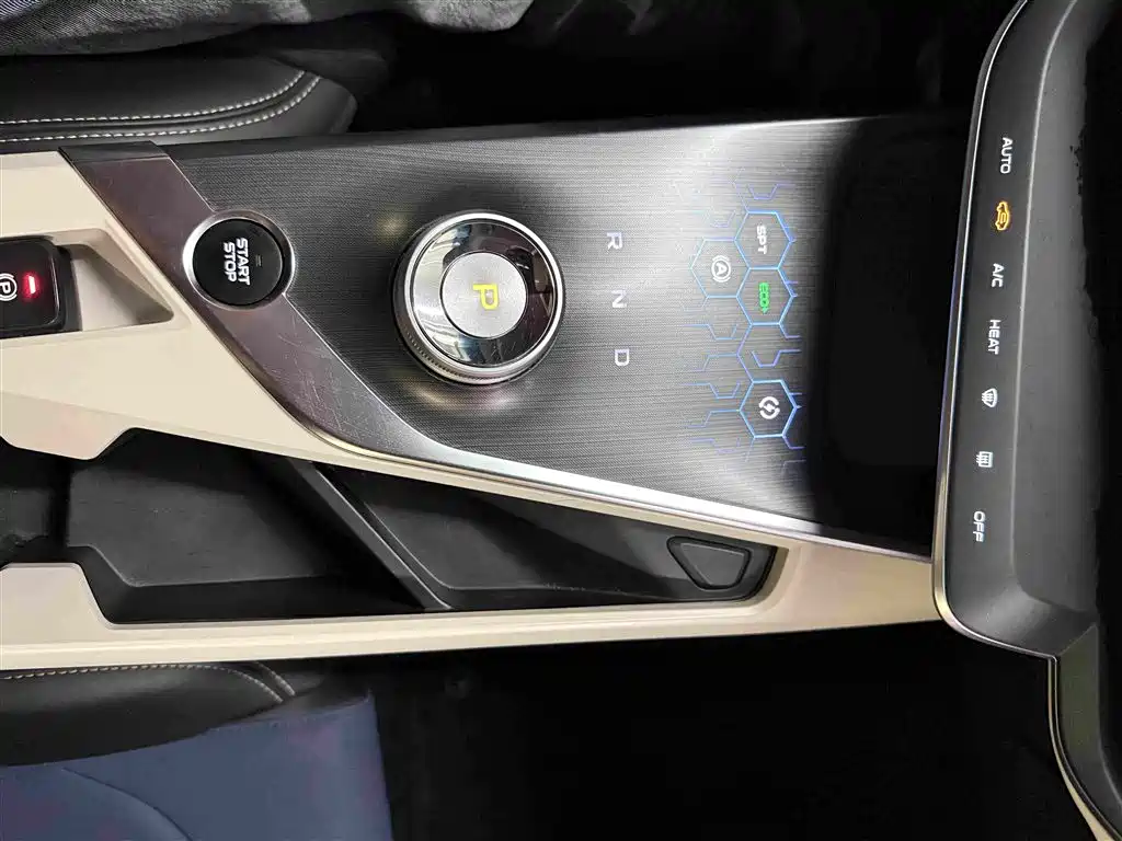 Фото 8 - Geely Geometry A