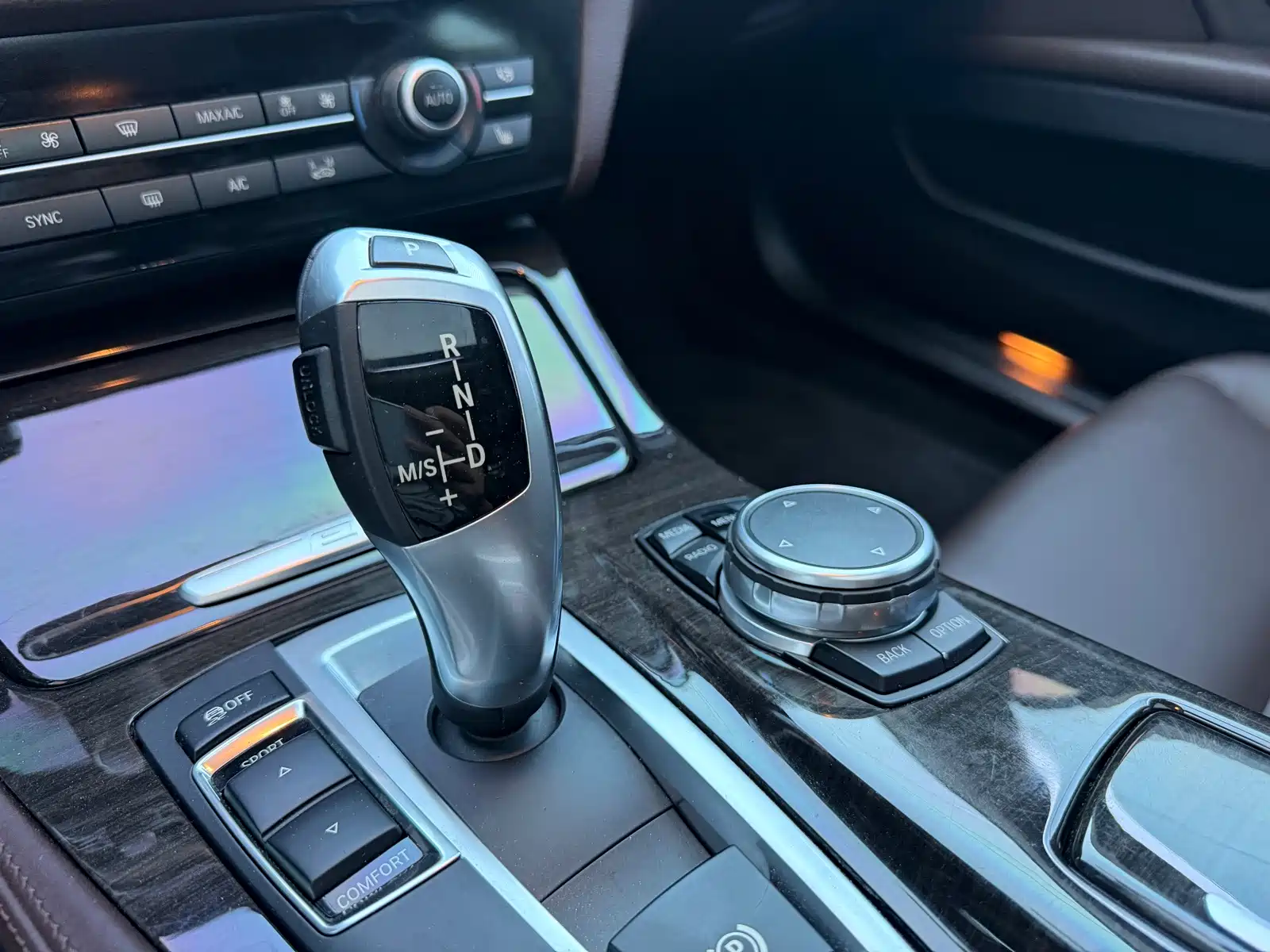 Фото 10 - BMW 5 Series New Energy