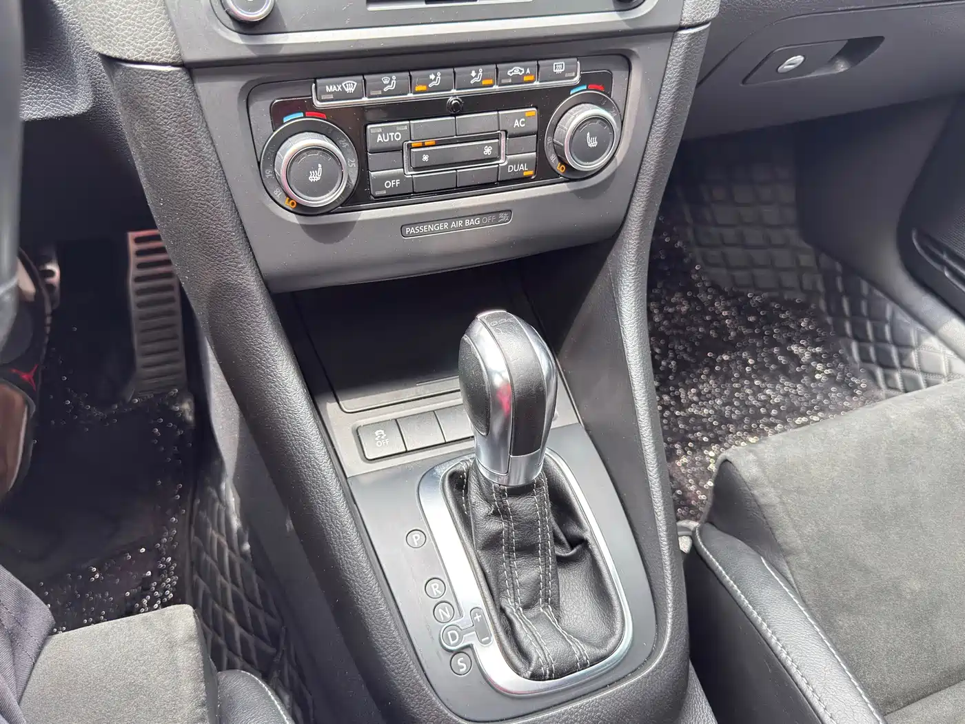 Volkswagen Golf (Import) 2013 2011 2.0TSI R