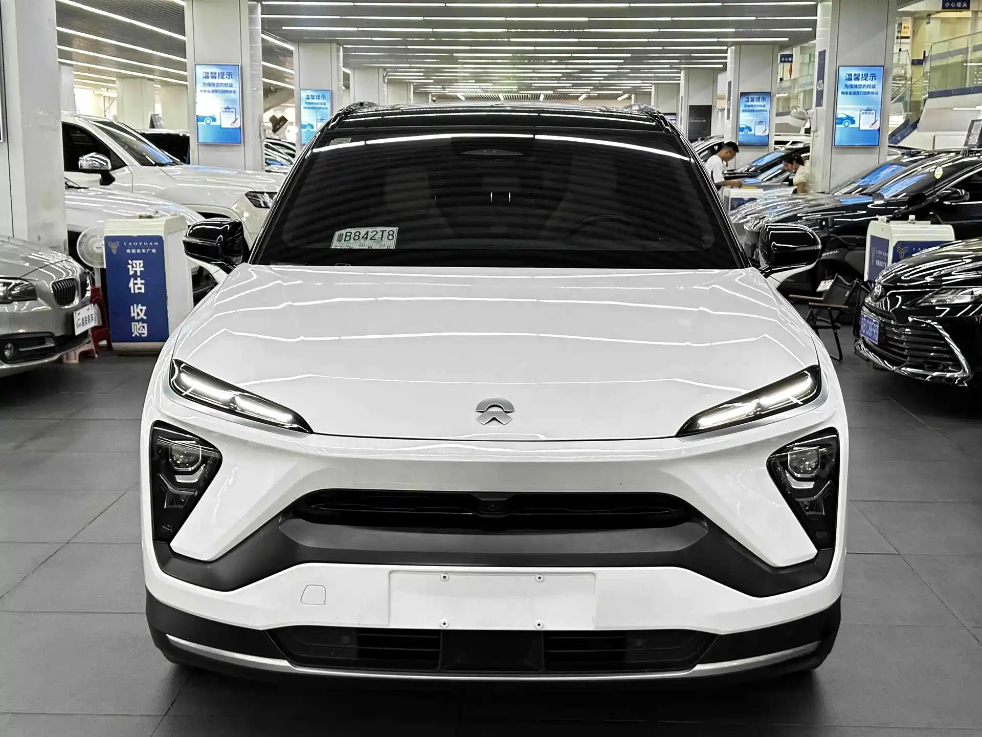 Фото 2 - NIO ES6