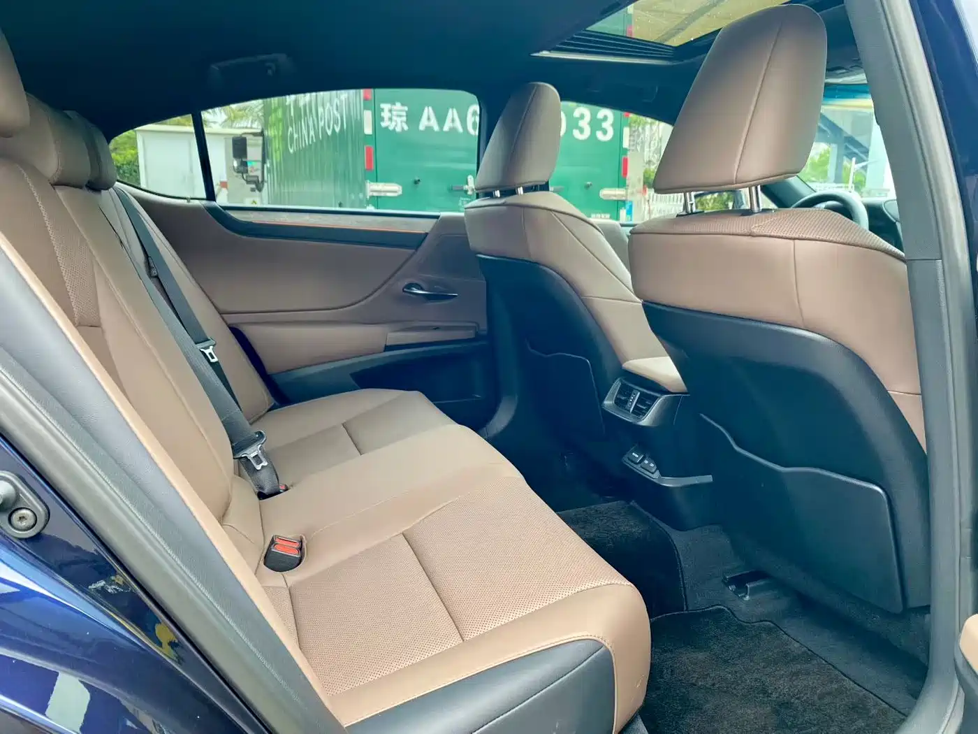 Lexus ES 2025 200 Ultimate Edition фото 8