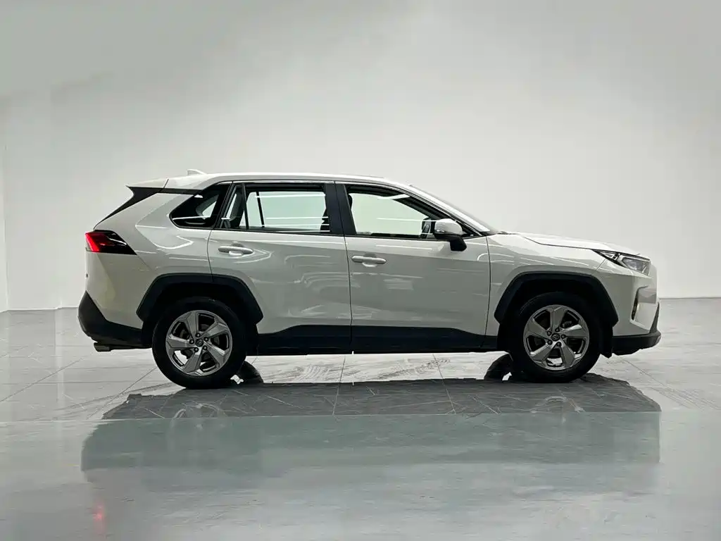 Фото 7 - Toyota RAV4