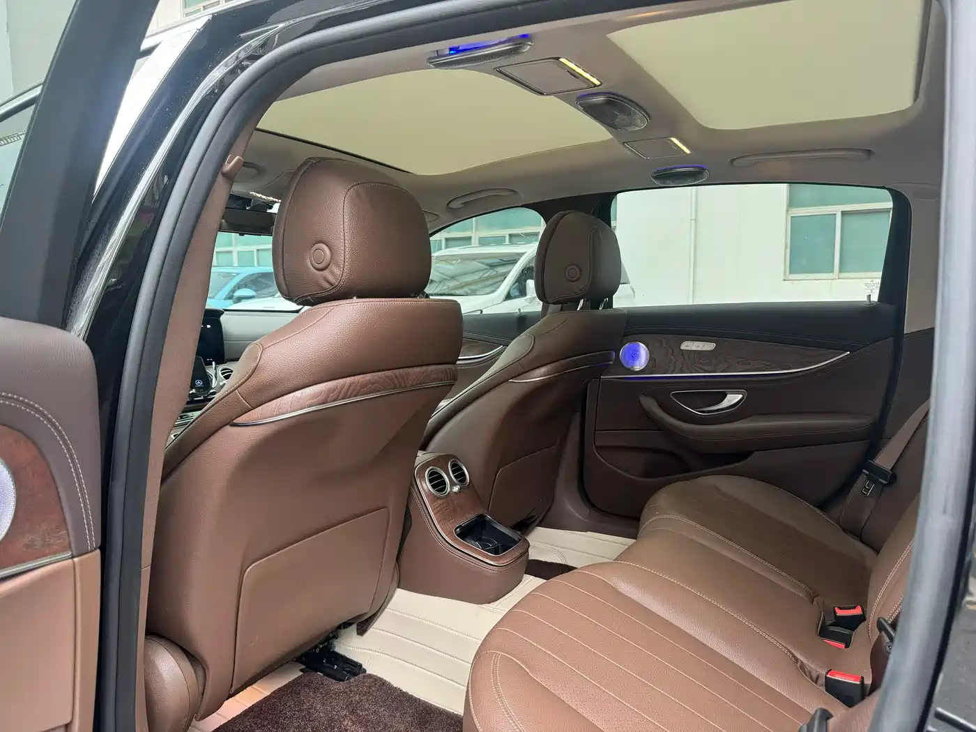 Mercedes-Benz E-Class 2022 E 260 L фото 5