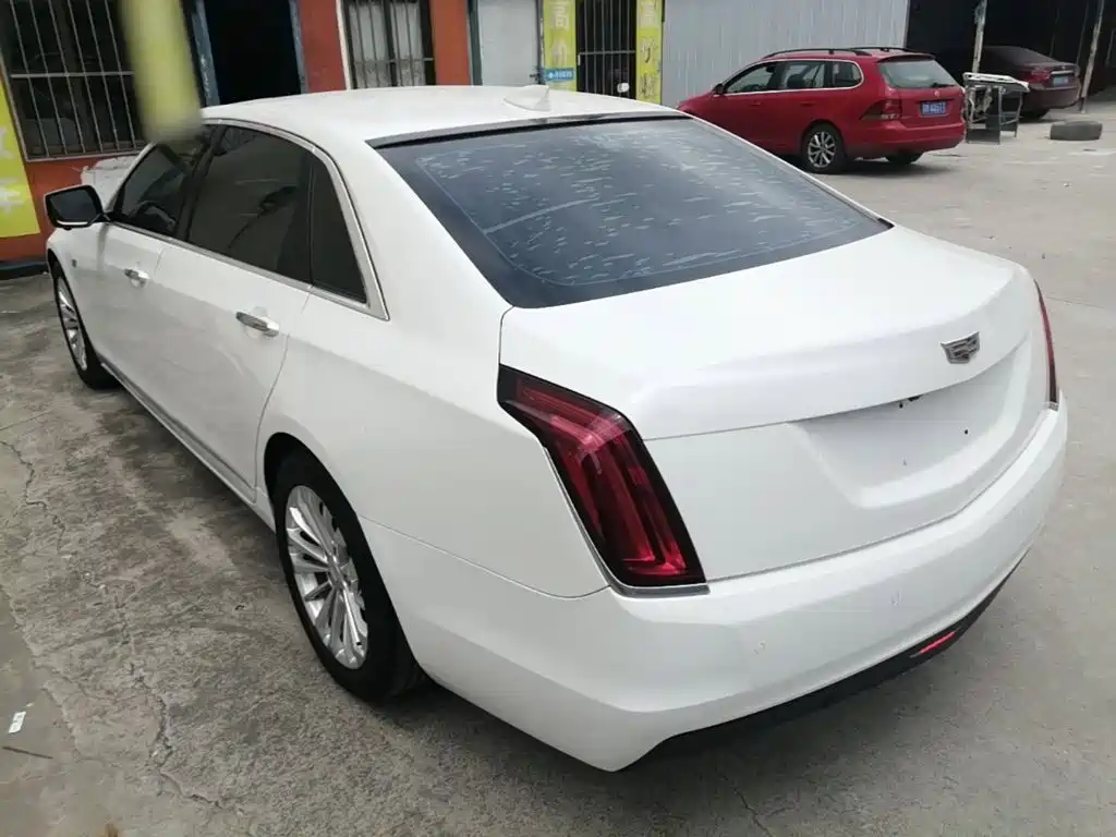 Фото 23 - Cadillac CT6